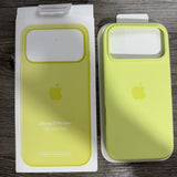 Genuine Apple iPhone 17 Pro Max Silicone Case with MagSafe –  MGFM4ZM/A Open Box